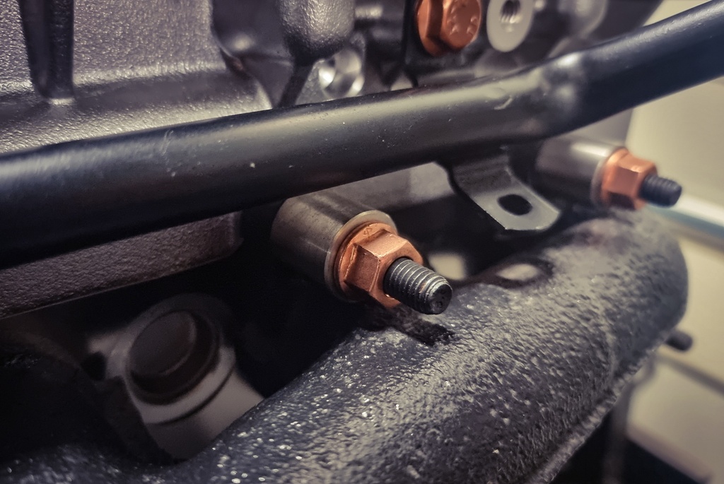 Td5 HD Exhaust Manifold Stud Set with OEM Gaskets
